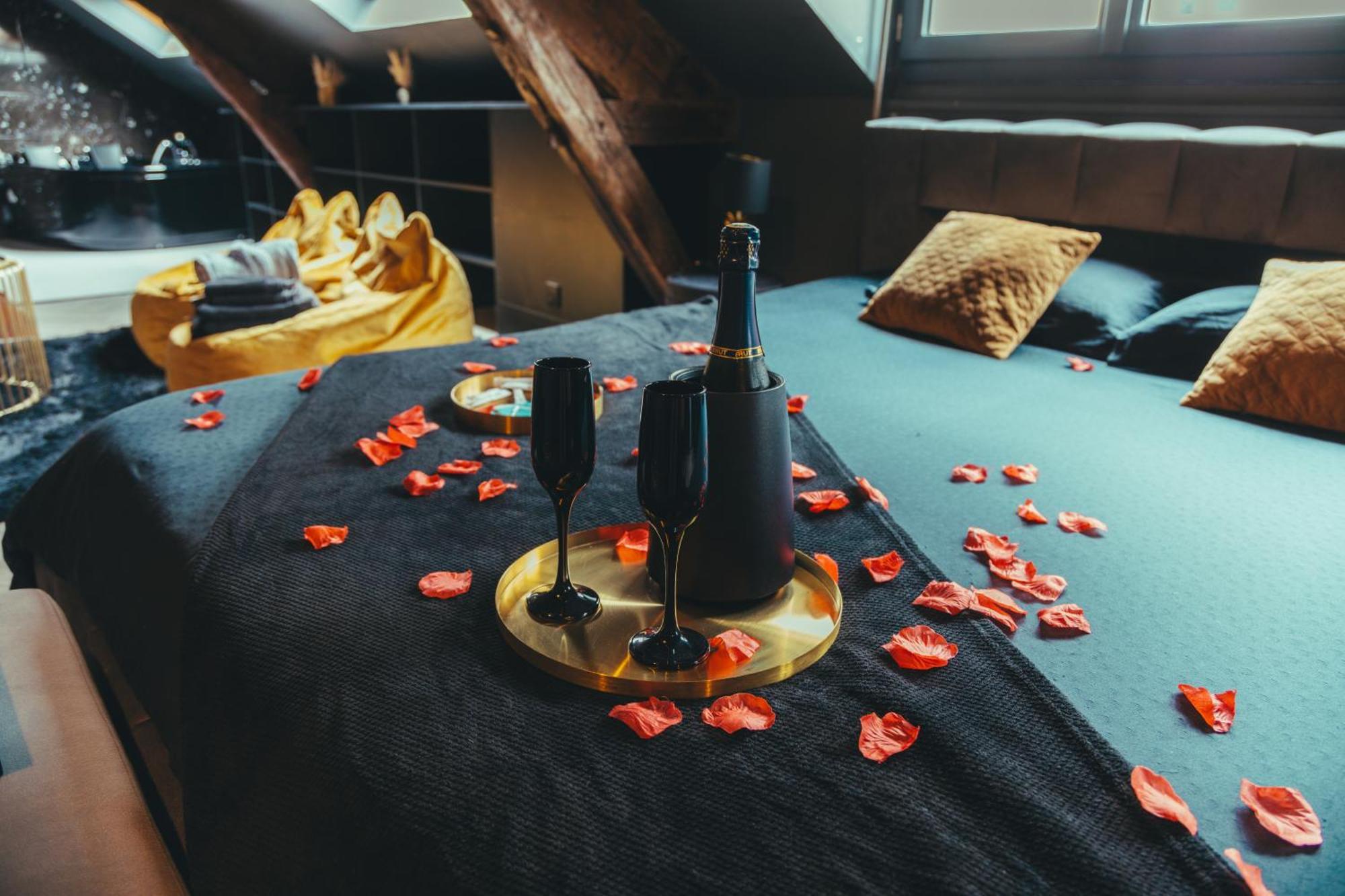 La Marble Room - Suite Balneo & Sauna Анже Экстерьер фото