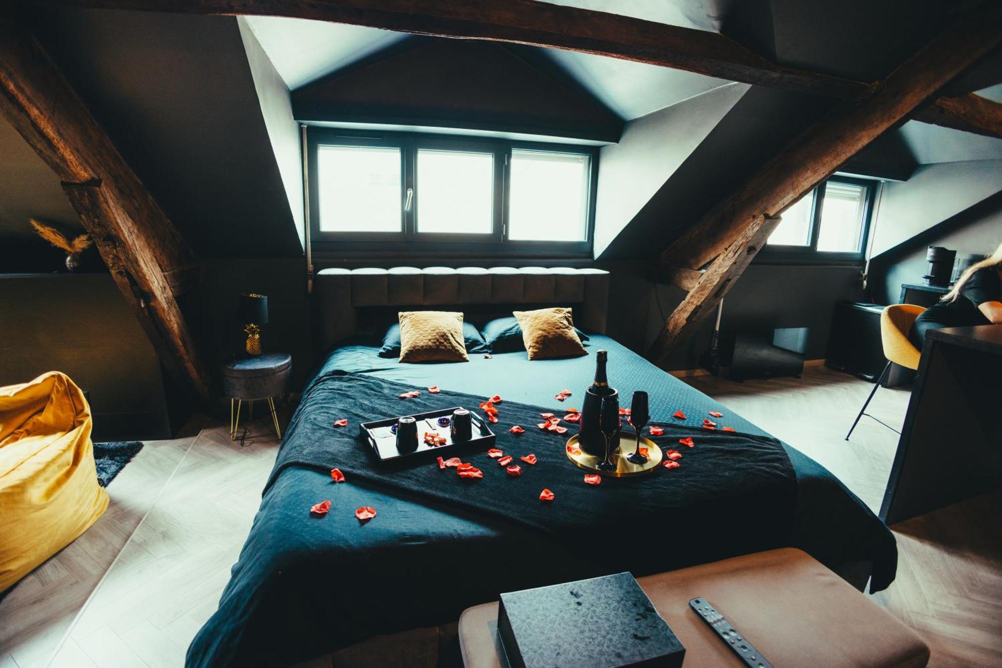 La Marble Room - Suite Balneo & Sauna Анже Экстерьер фото