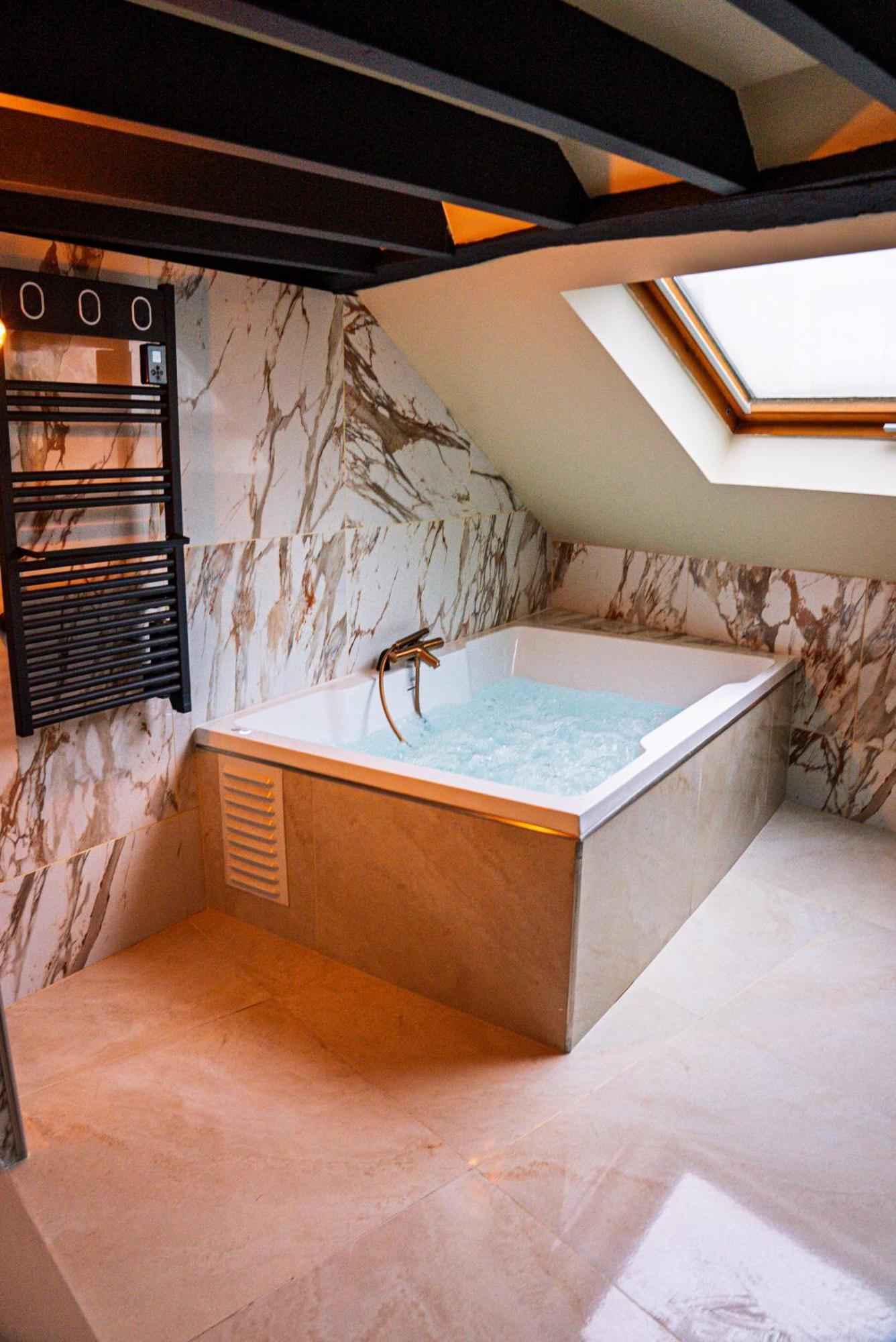 La Marble Room - Suite Balneo & Sauna Анже Экстерьер фото